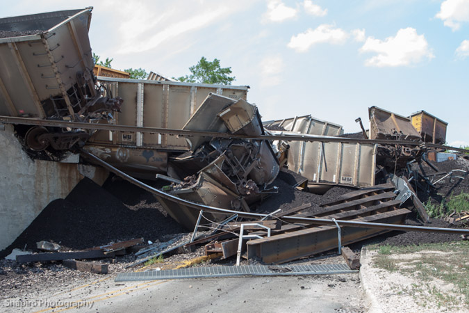 Union Pacific UP train derails in Northbrook IL on Shermer Road and kills 2 7-4-12